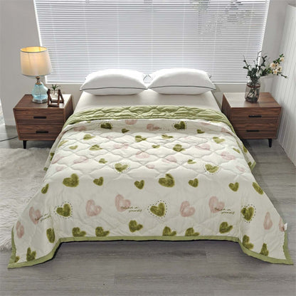 A washed quilt core, ground wool printed quilt, can be washed by washing machine, home bed products single and double quilt core