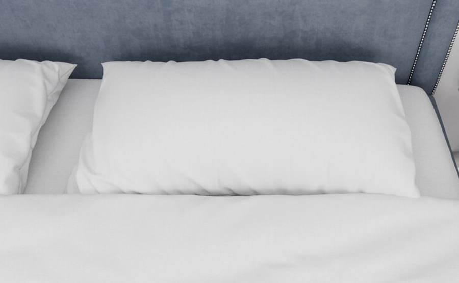 Classic white pillow with medium-soft polyfibre support
